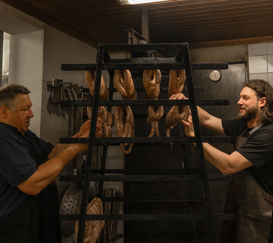 Hans und Michael mit Wurst
