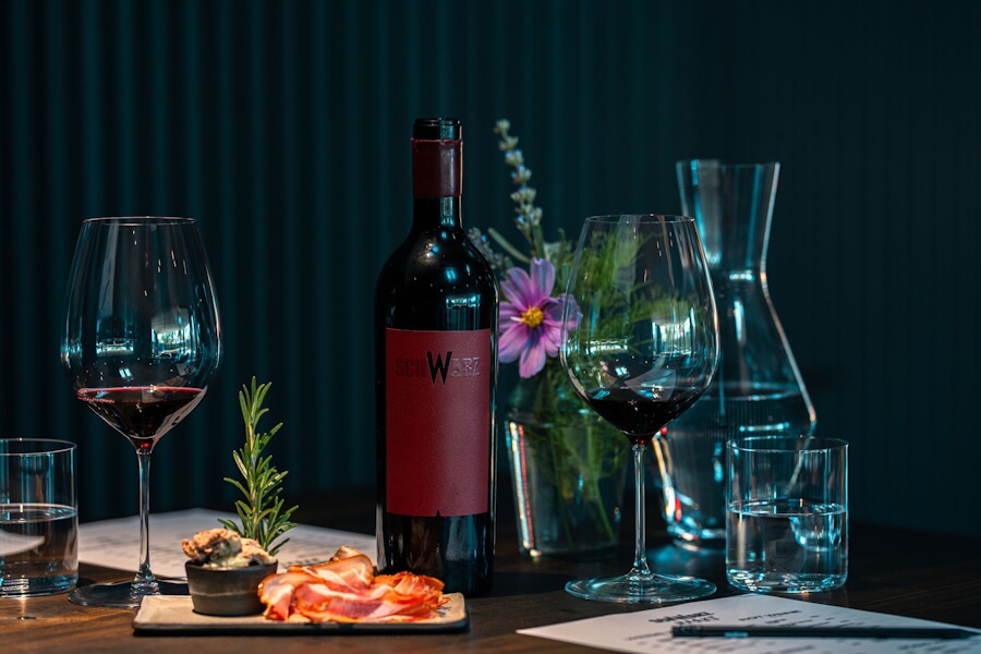 Weingut Schwarz gedeckter Tisch